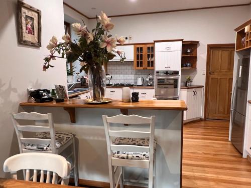 Bishopdale House | Gorgeous Villa, 7 minutes from Airport