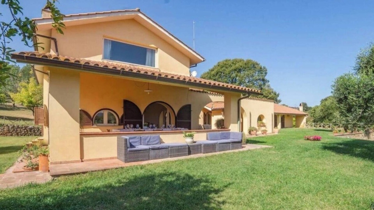 Campagnano di Roma Villa | Gorgeous villa near Rome for families and groups with large park and game room