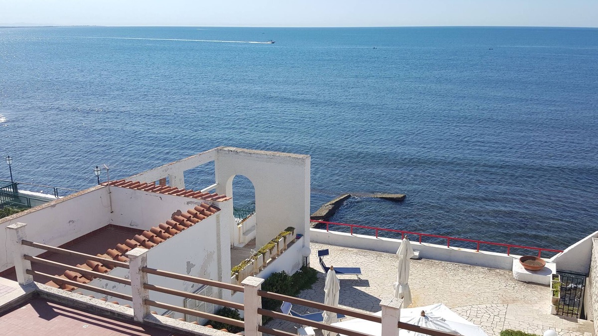 Santa Marinella Villa | Gorgeous villa with direct descent to the sea
