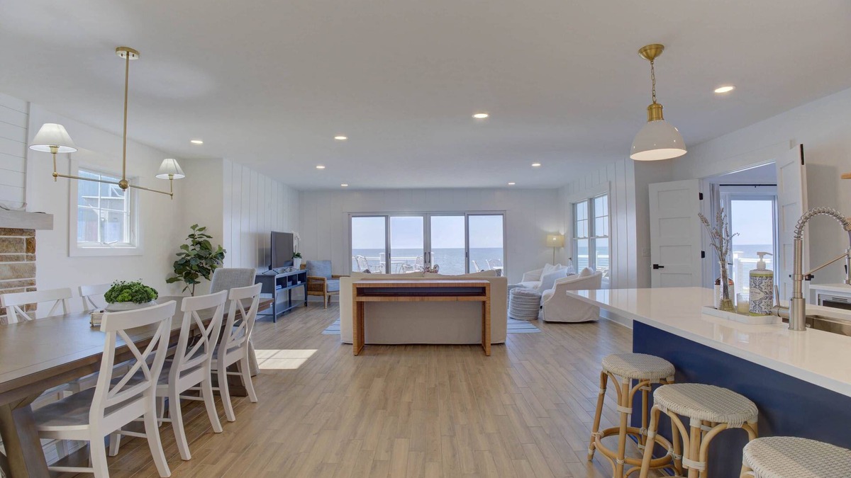 Huron House | Gorgeous Waterfront Retreat - 4bdrms/3.5bths
