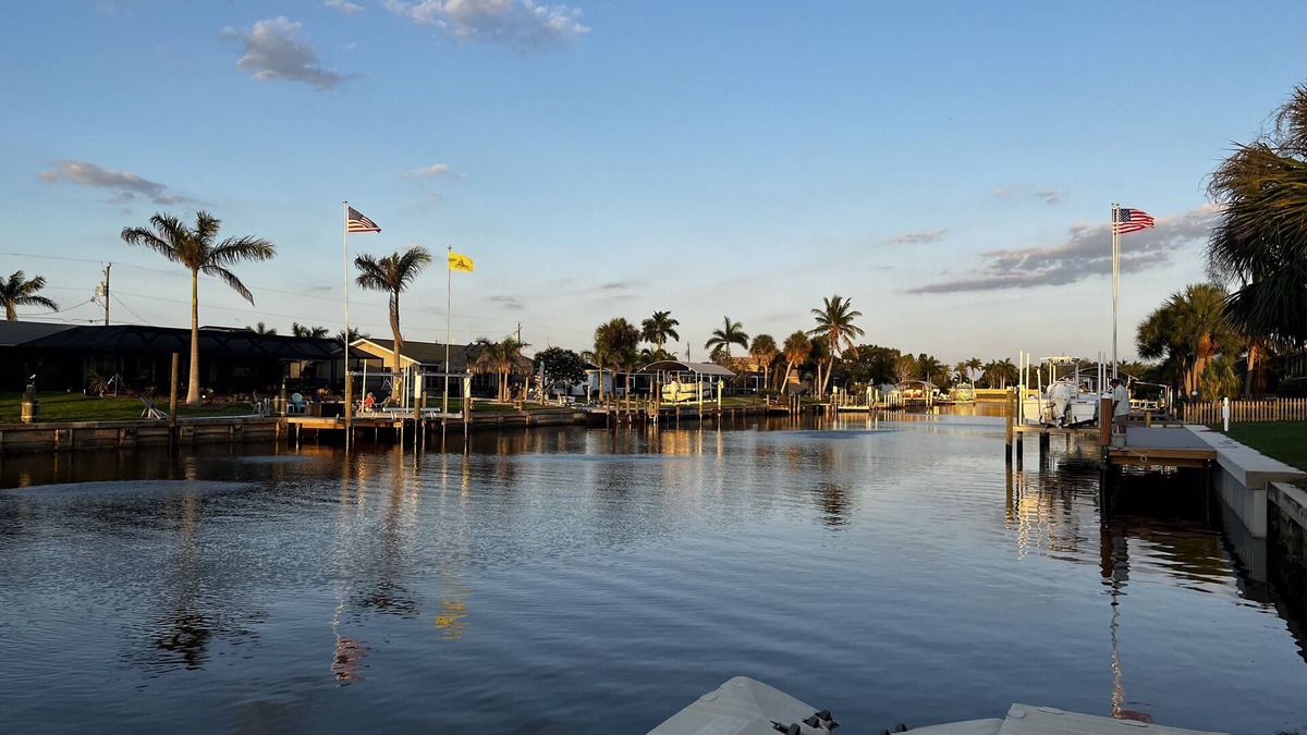Edgewater House | Gorgeous waterfront home!