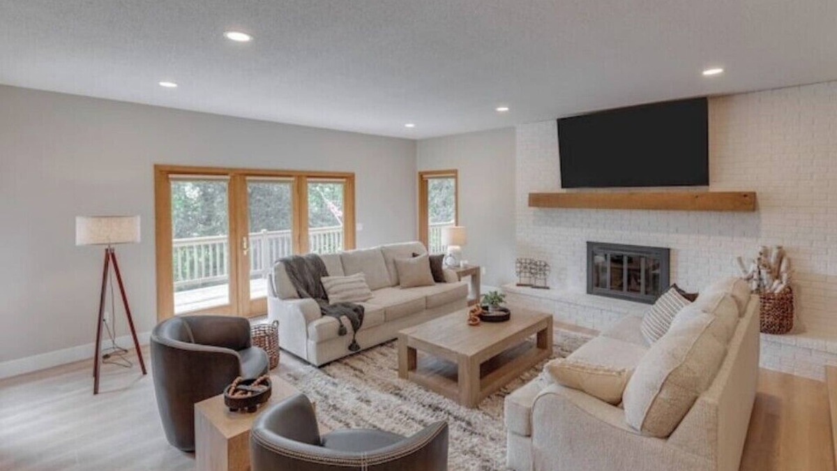 Breezy Point House | Gorgeous Waterfront Retreat