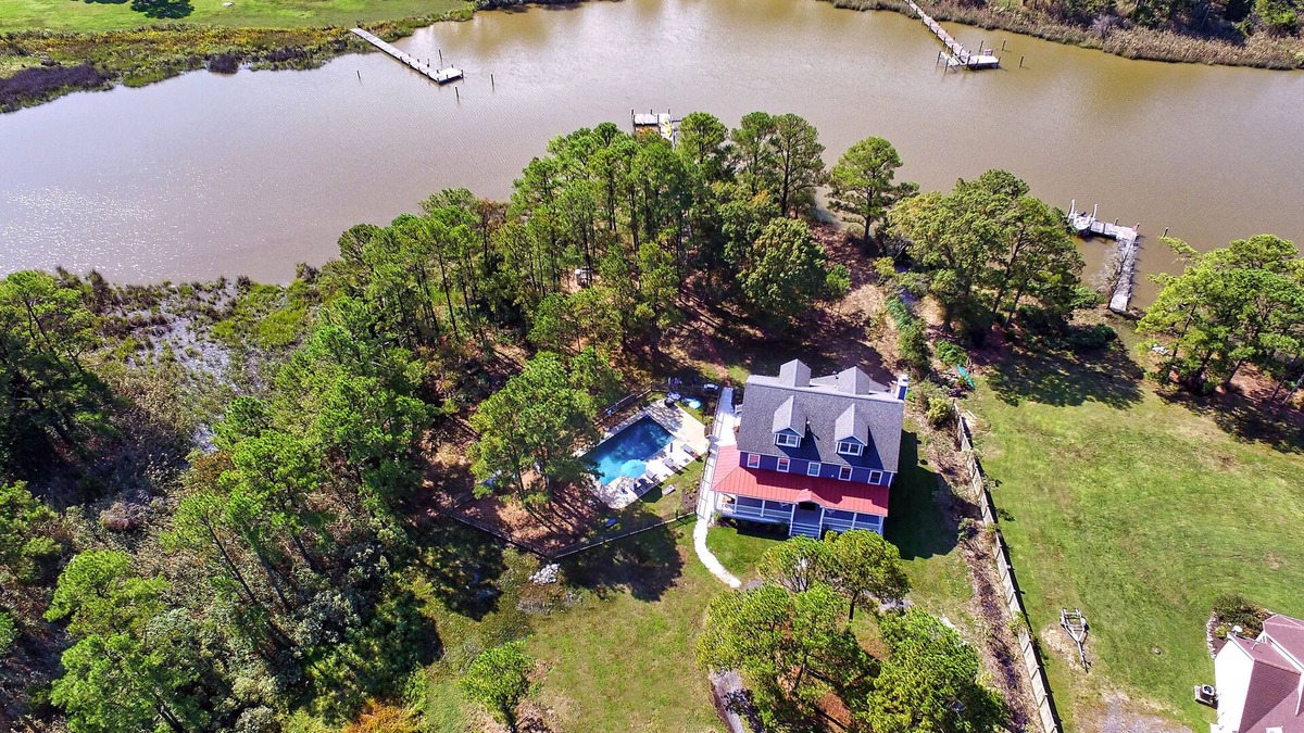 Cambridge House | Gorgeous, Waterfront Home - Perfect for Families and Large Groups - Lots to Do