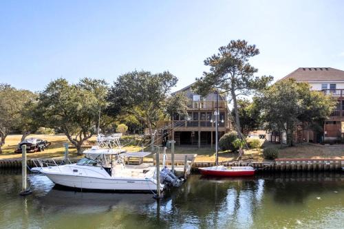 Brigands' Bay House | Gorgeous Waterfront Vacation Rental for an Unforgettable Family Getaway in Frisco, North Carolina