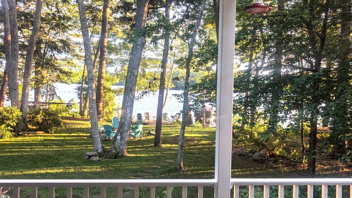 Nobleboro House | Gorgeous Waterfront& Yard on Damariscotta Lake with an Amazing Home
