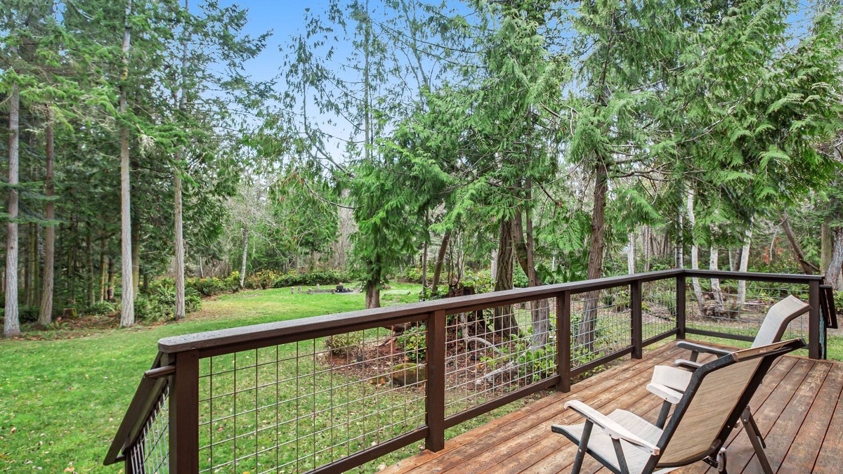 Nordland House | Gorgeous Wooded Retreat w/Fireplace, Firepit, Deck, Yard, W/D and private loft