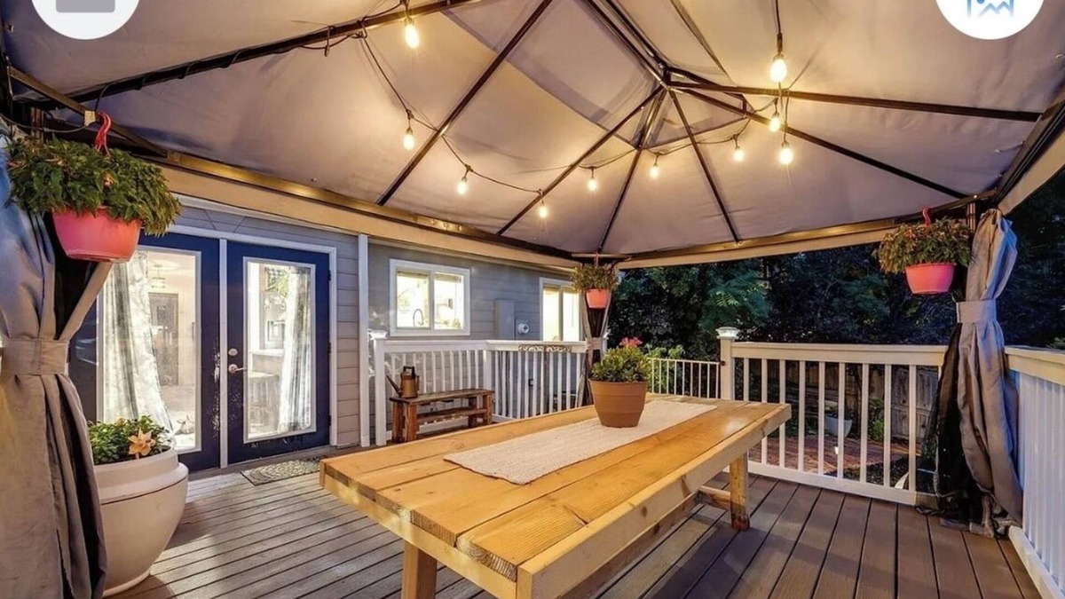 Littleton House | Gorgeously updated 5-bedroom house in Littleton with jacuzzi tub and amenities