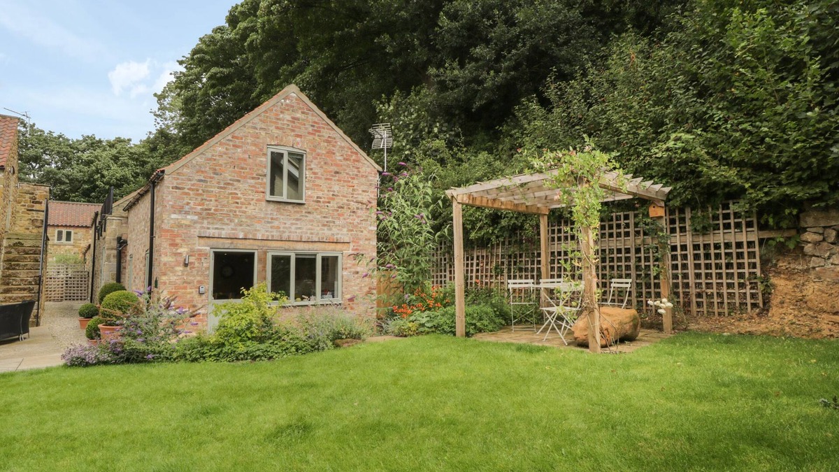 Scawton Cottage | GORMIRE COTTAGE, luxury holiday cottage, with open fire in Thirsk