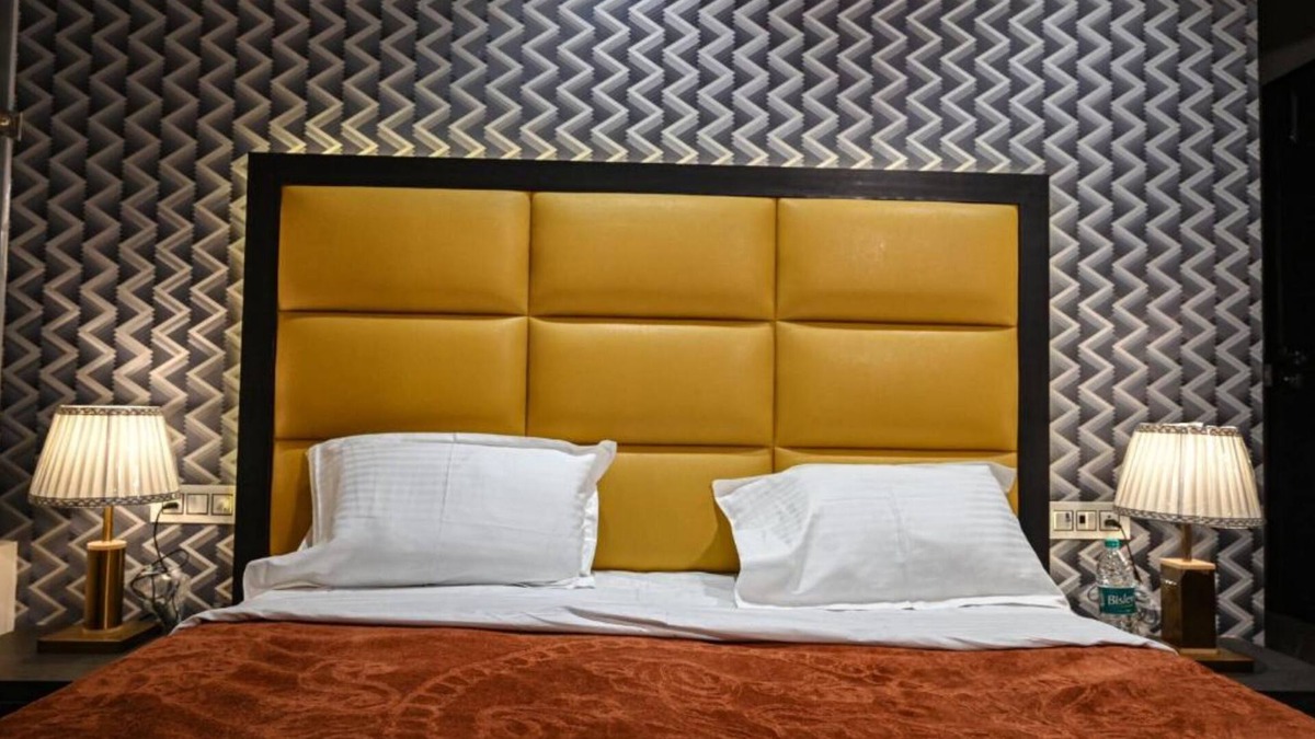 Pathankot Hotel | Goroomgo Shamyana Hotel Punjab