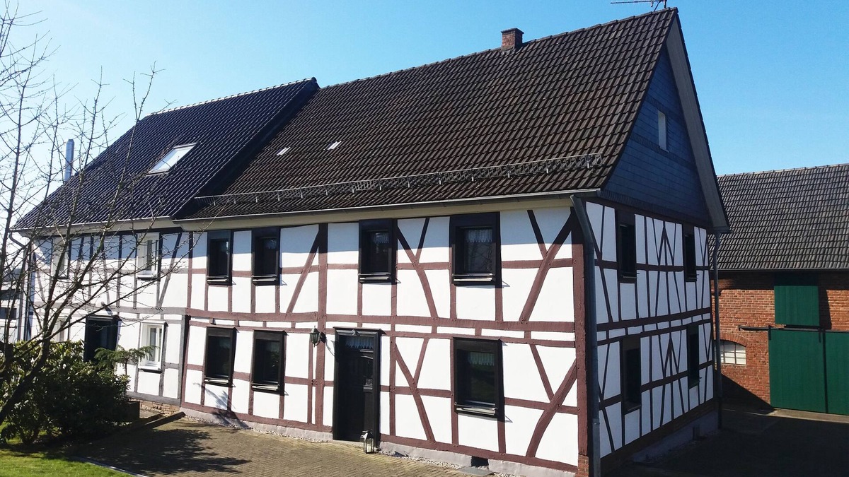 Neunkirchen-Seelscheid House | Gräfrath Guesthouse Neunkirchen-Seelscheid