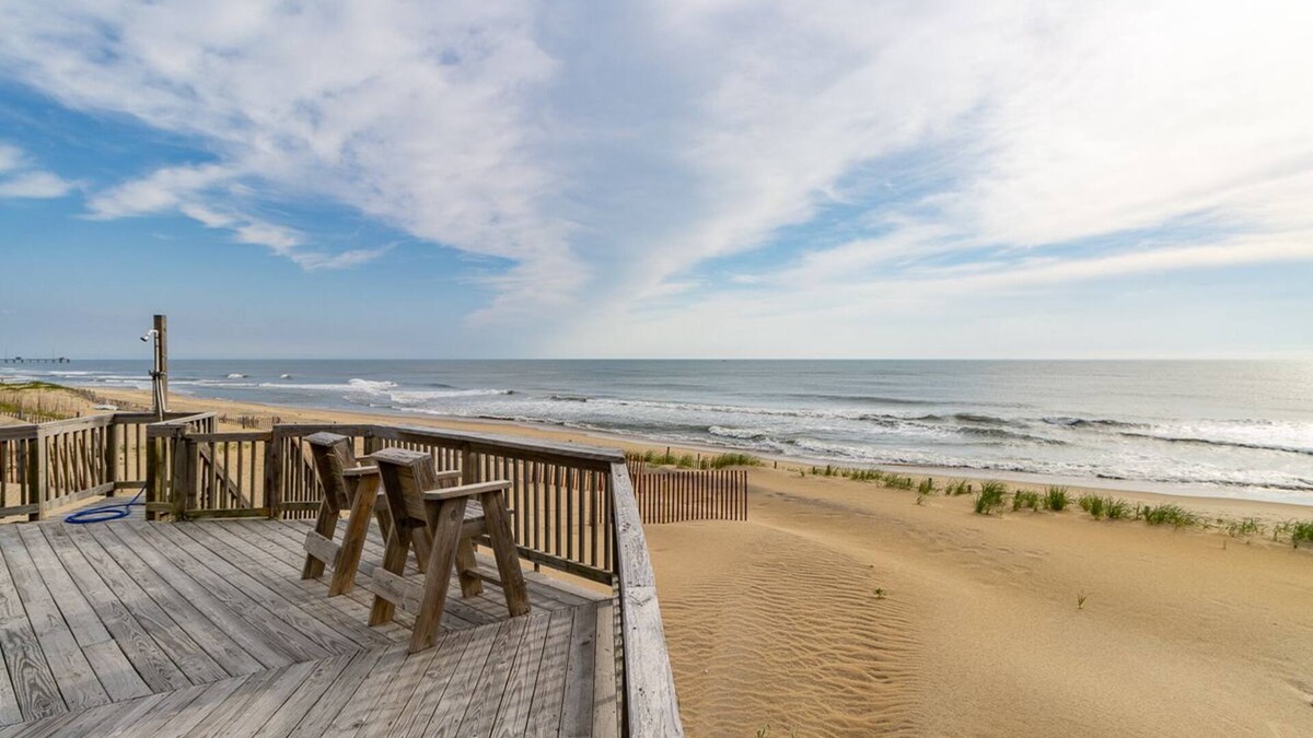 South Nags Head House | Grab your Front Row Seats To(o) this oceanfront home in South Nags Head NC!