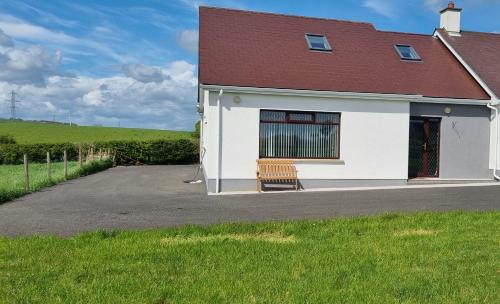 Carrickfergus House | Grace's Place with Hot Tub & Games Room