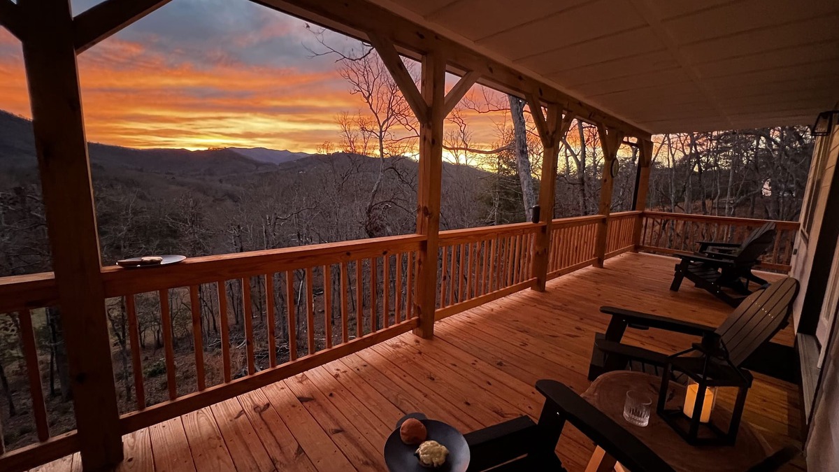 Franklin House | Graceland Mountain Retreat | Secluded Mountaintop Home on 10 Acres