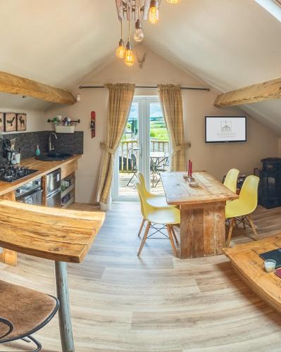 Abergele Other | Gracie's Lodge at Woody's Glamping