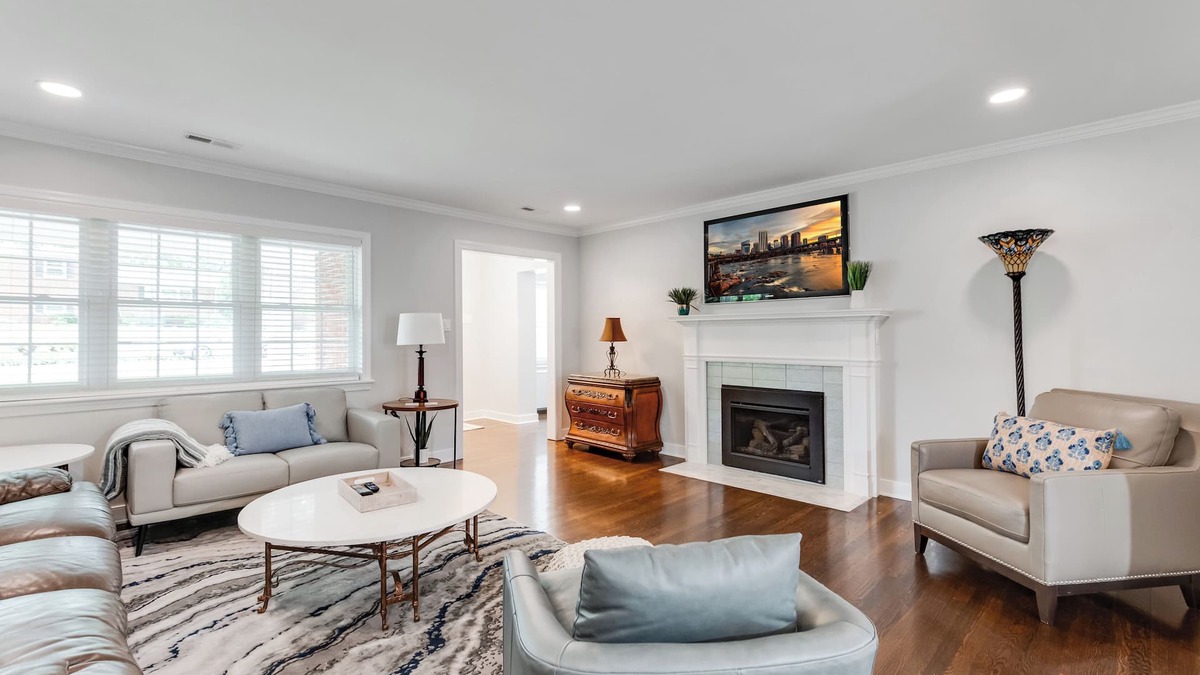 Richmond House | Gracious Lee at Willow Lawn | 3BR Prime Location