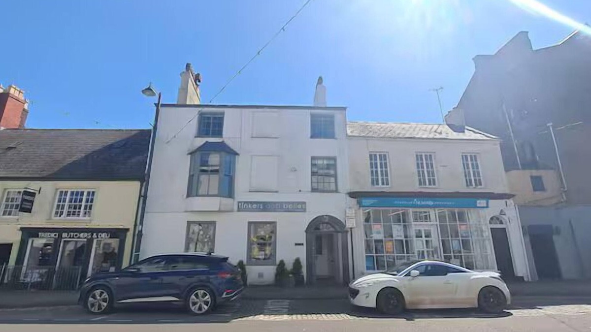 Bangor House | Grade 2 Listed Spacious Town House in Beaumaris |Pass the keys