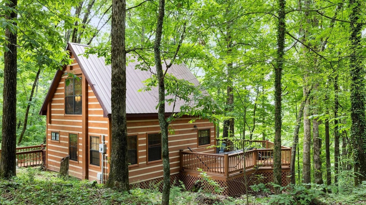 Trenton House | Grady`s Hideaway | Rustic Cabin + Private Hot Tub | Sleeps 4