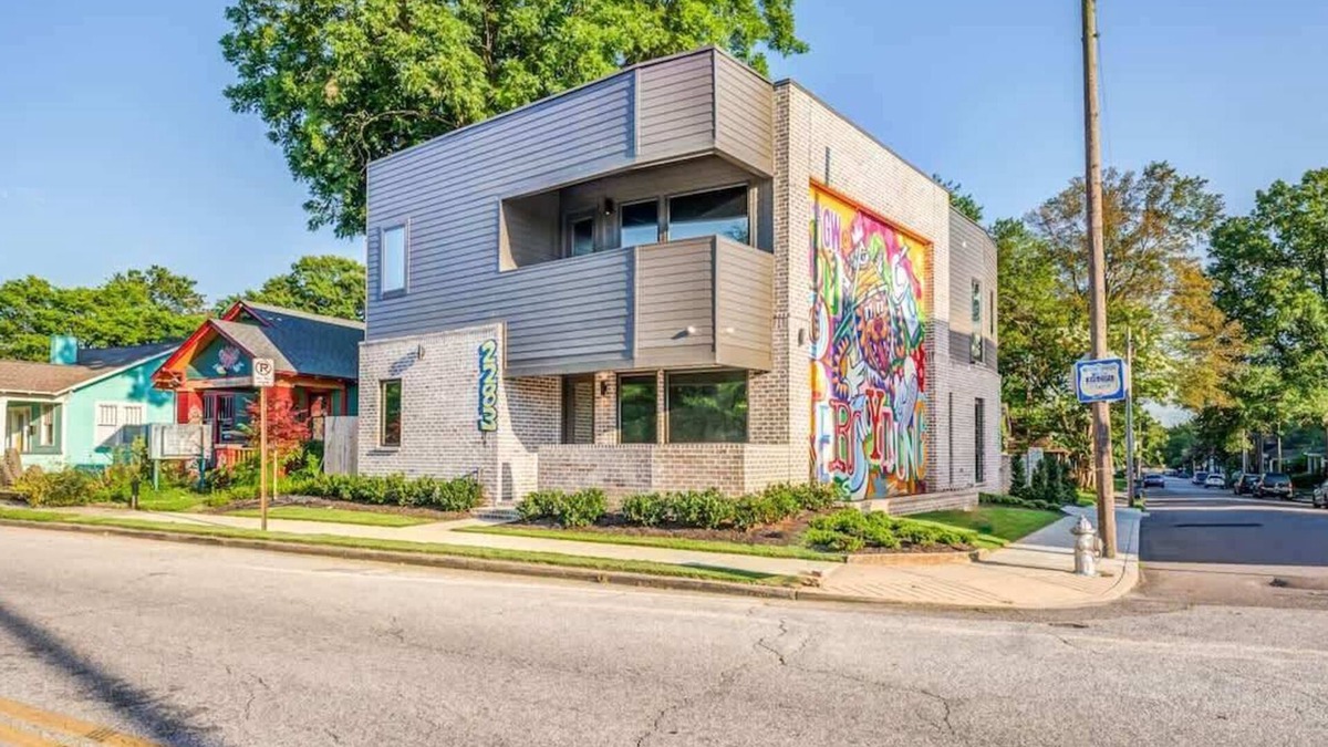 Cooper-Young Historic District House | Graffiti House Duplex @ Cooper Young