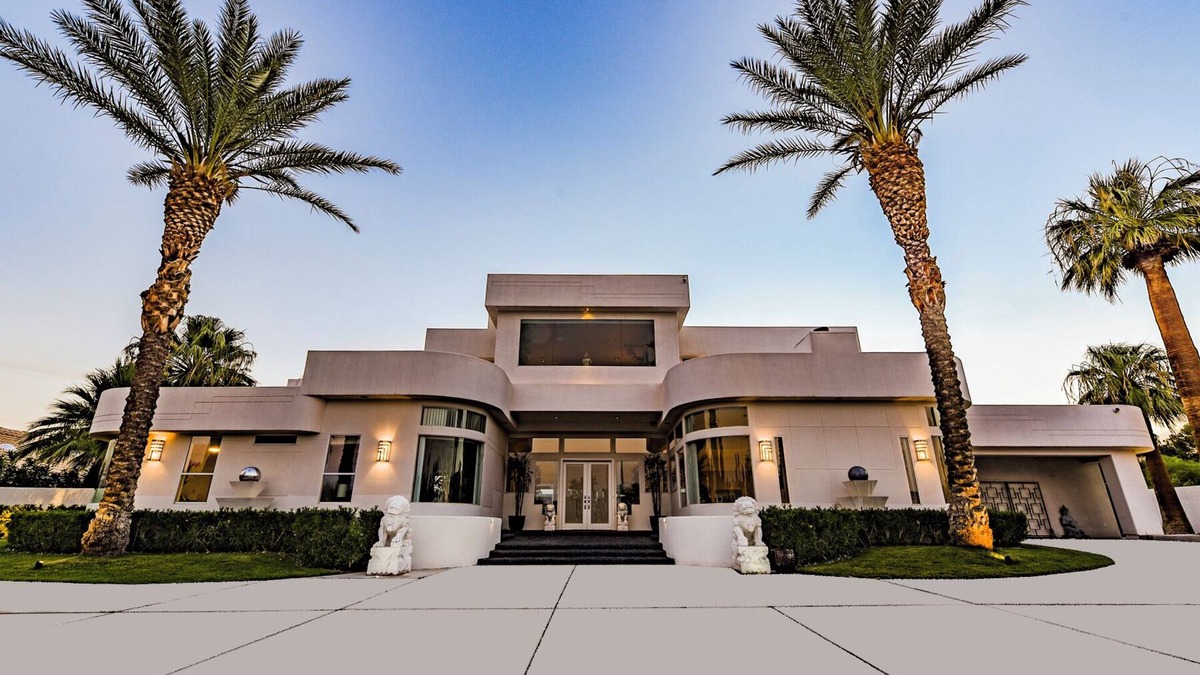 Canyon Gate House | Graffiti Mansion Las Vegas