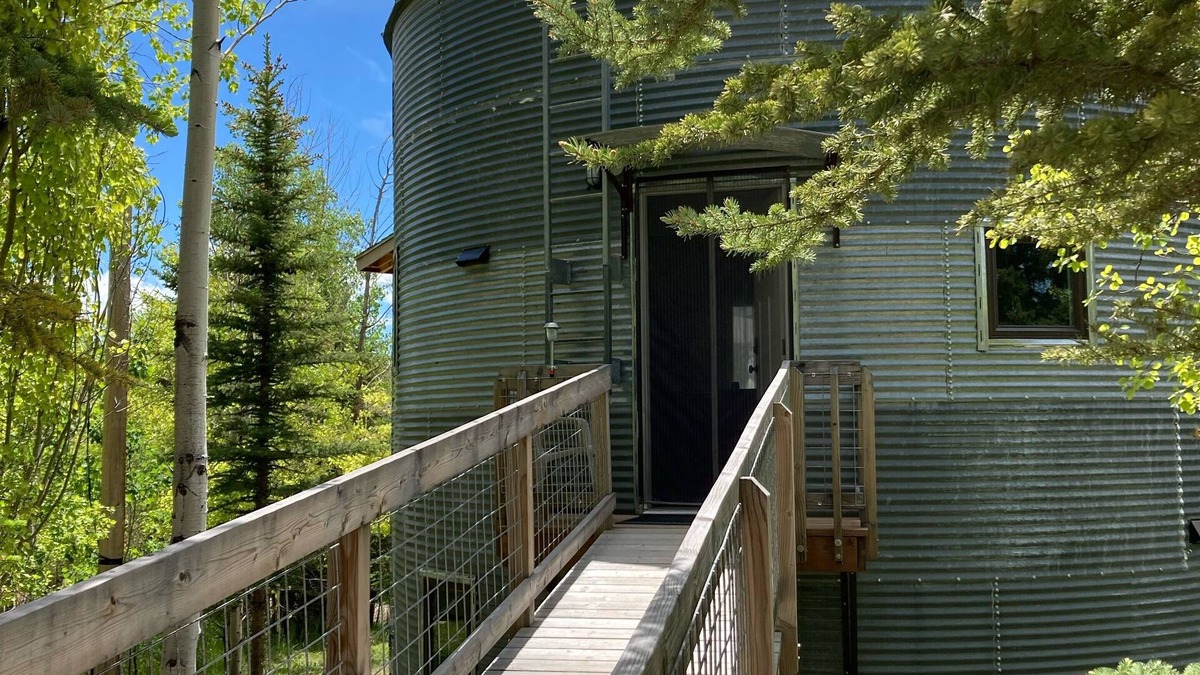 Philipsburg House | Grain Bin House in the Heart of Philipsburg