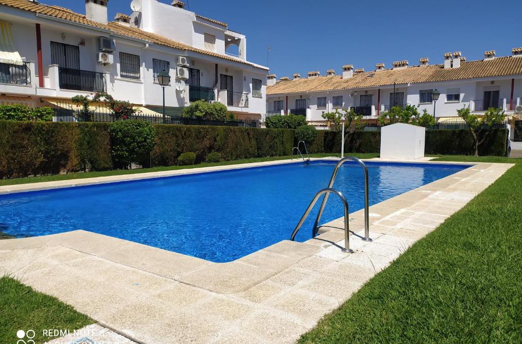 Islantilla House | Gran adosado de esquina muy cerca de la playa en la Antilla