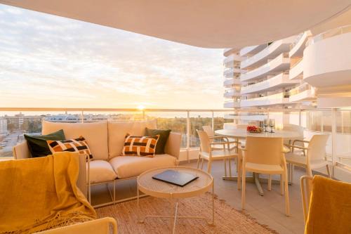 Canet de Berenguer Apartment | Gran Canet 2BR! Walk to Beach, Sea View, Sauna & Gym