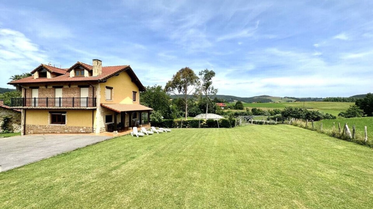 Guemes House | Gran villa con jardín - Villa El Quejigal 13800