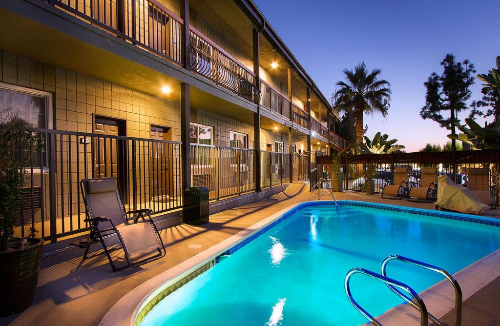 Granada Hills North Hotel | Granada Inn