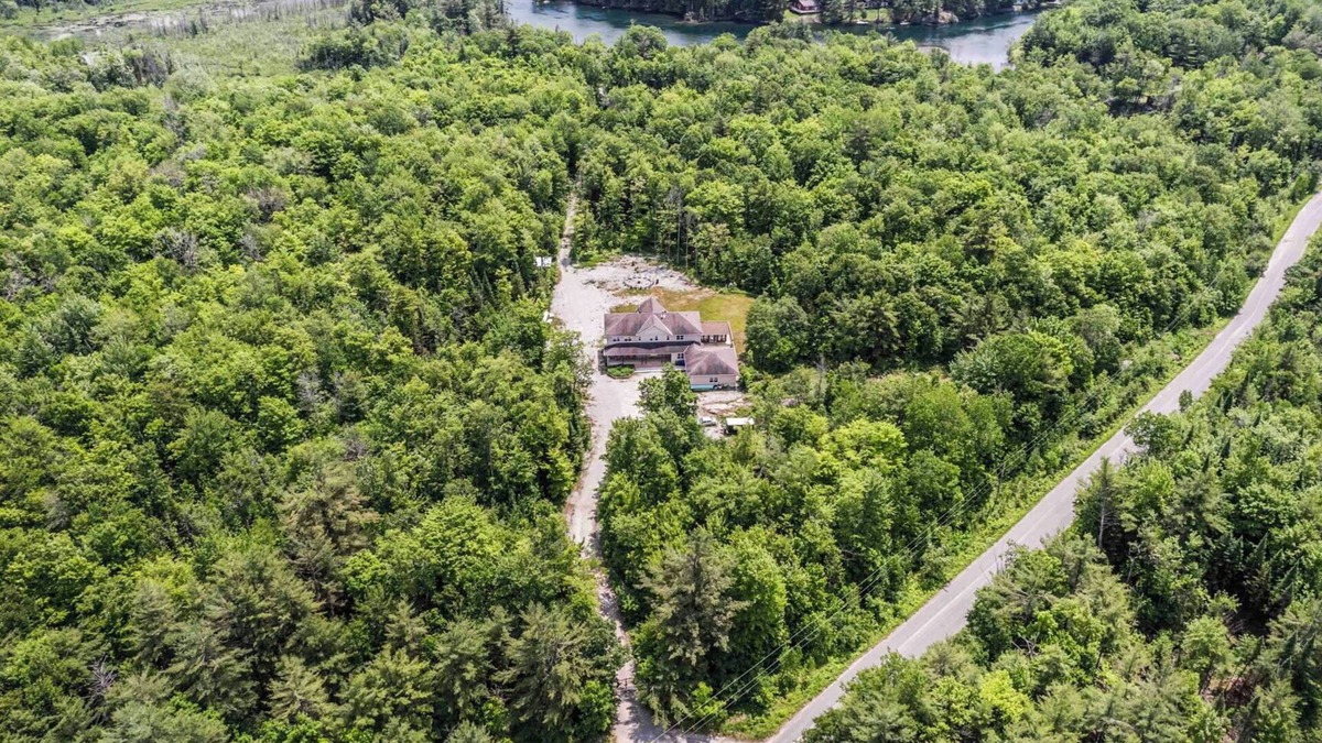 Washago Villa | Grand 10BR 9BA Waterfront Retreat Near Muskoka | Sleeps 30 | Perfect for Events