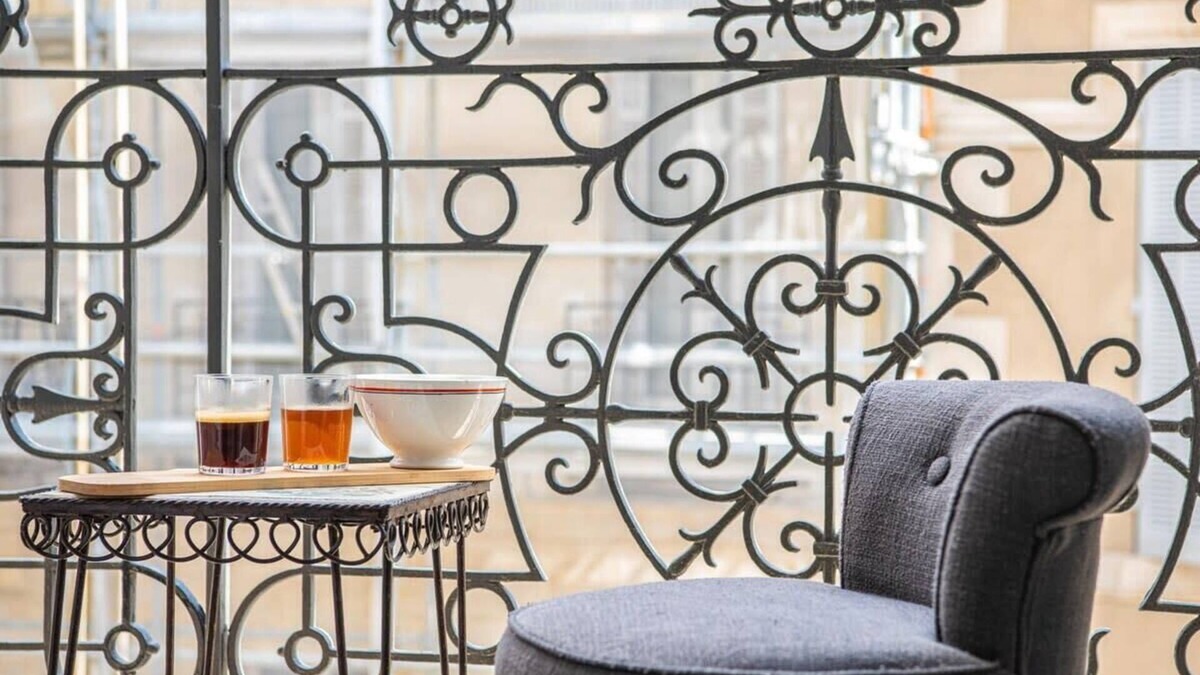 1st Arrondissement Apartment | Grand 2 chambres avec balcon Parc Longchamp