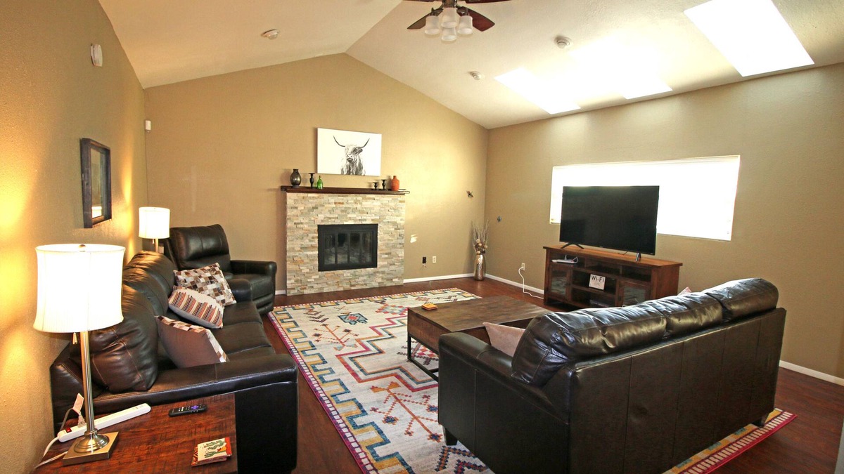 Carlsbad House | Grand Abode - Beautiful Spacious Home for families