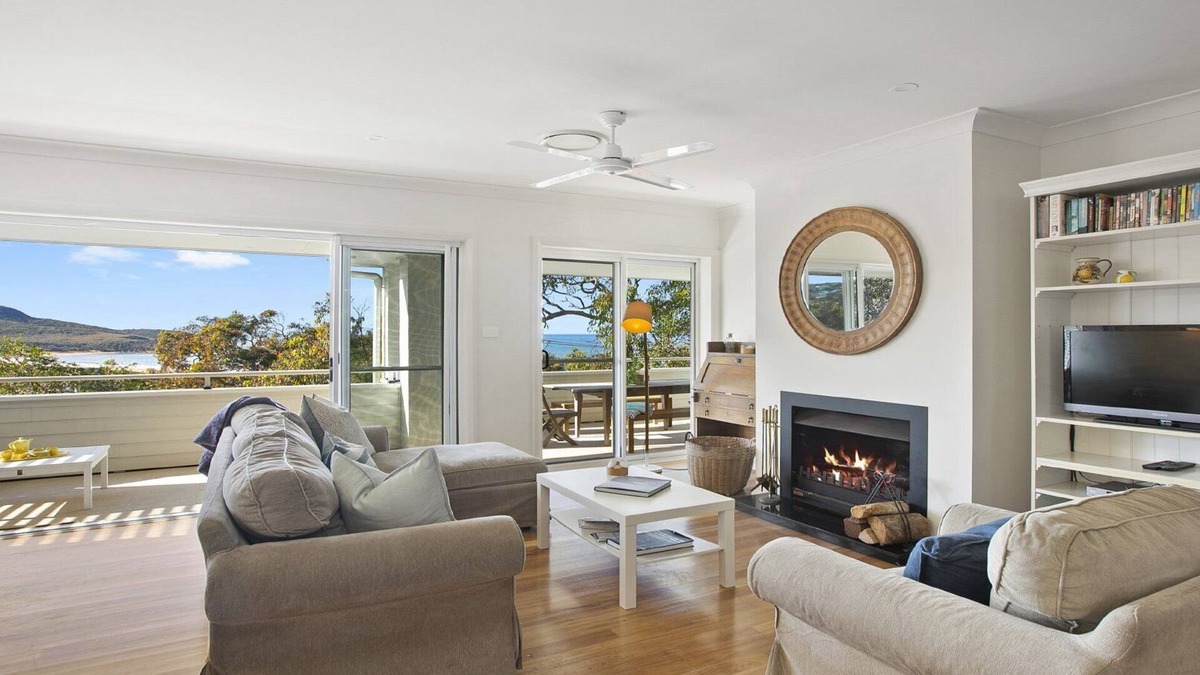 Killcare House | Grand Beachviews at Killcare - pet friendly and AC
