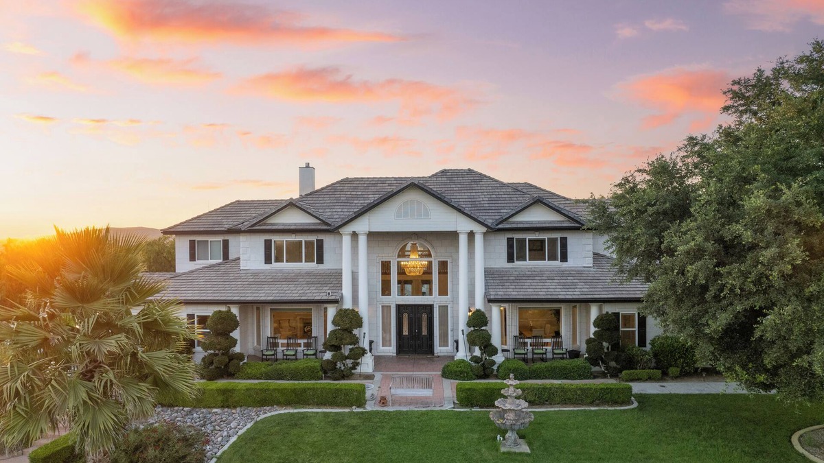 Temecula House | Grand Contento by AvantStay | Extraordinary Estate w/Pool & Movie Room