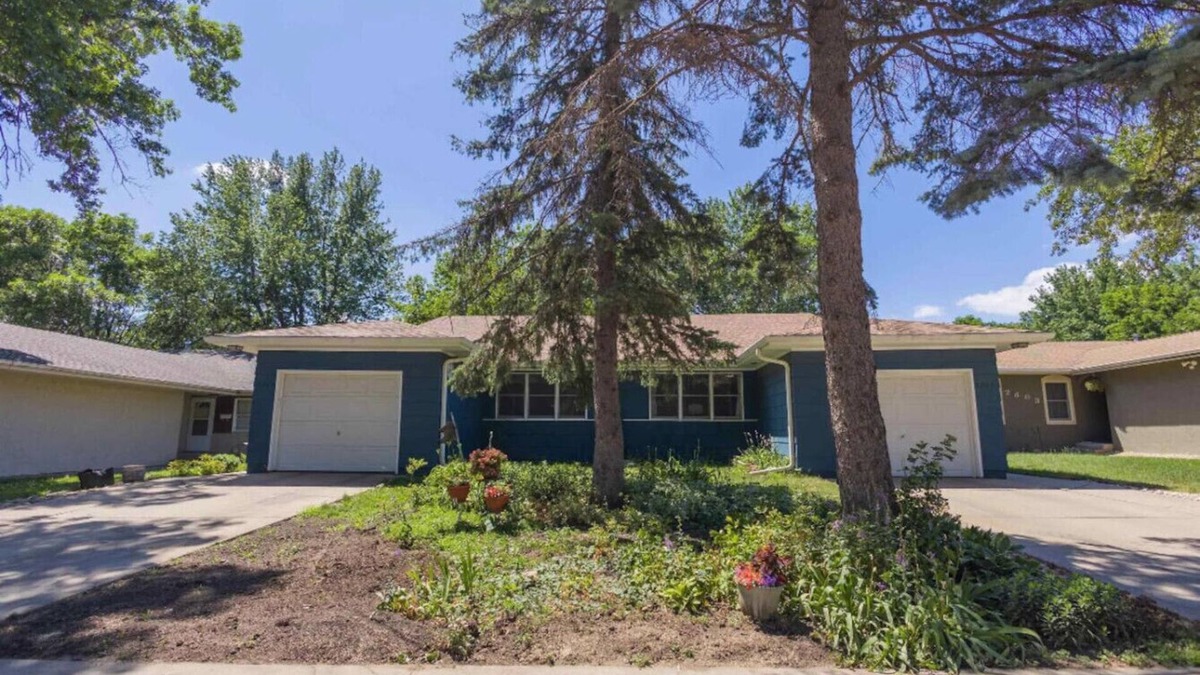 Sioux Falls House | Grand Duplex Blue House