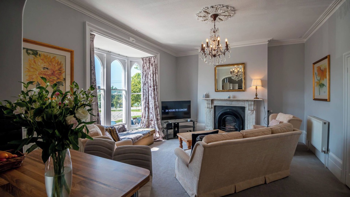 Herne Bay Apartment | Grand Flat | Heart of Herne Bay | 300m from beach