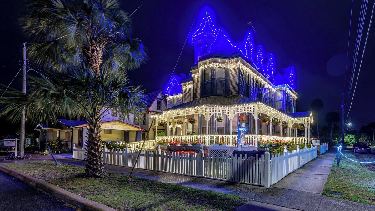 Palatka House | 'Grand Gables' Home: 1 Block to St Johns River!