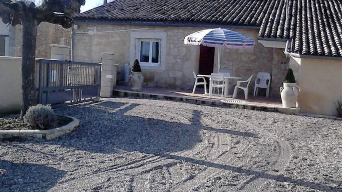 Sainte-Colombe House | Grand Gite both grindstones