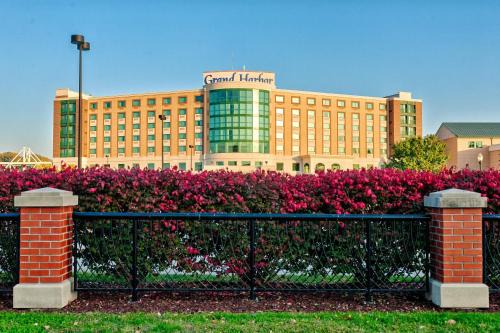 Dubuque Resort | Grand Harbor Resort and Waterpark