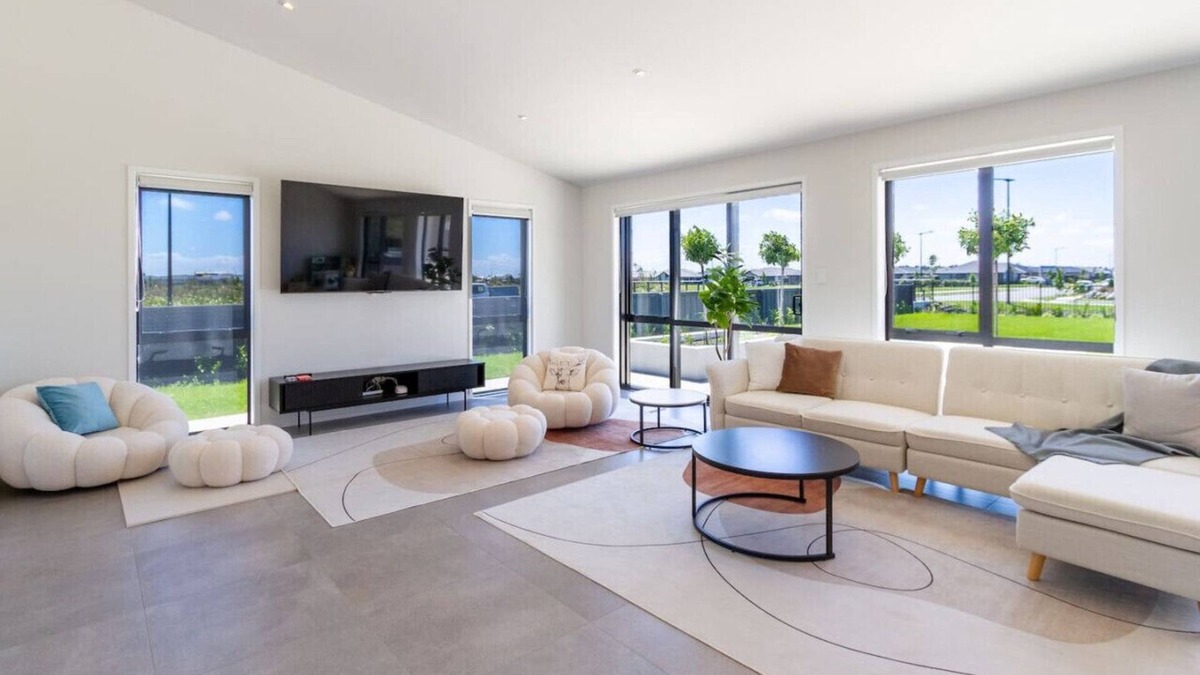 Lincoln House | Grand Hideaway in Ebenezer