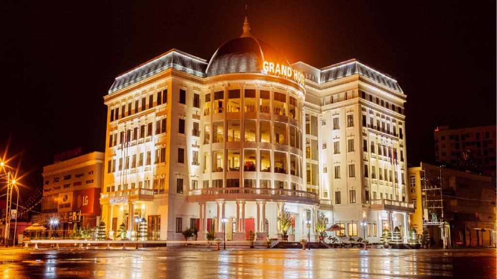 Hoa Binh Hotel | Grand Hotel