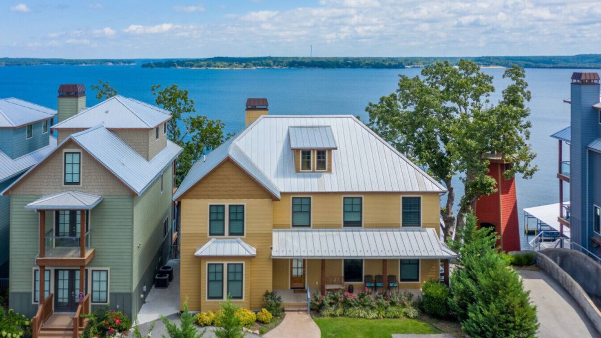 Langley House | Grand Lake Frontage: 5Bed & 5.5 Bath Grand Lake O' the Cherokees up to 20 guests