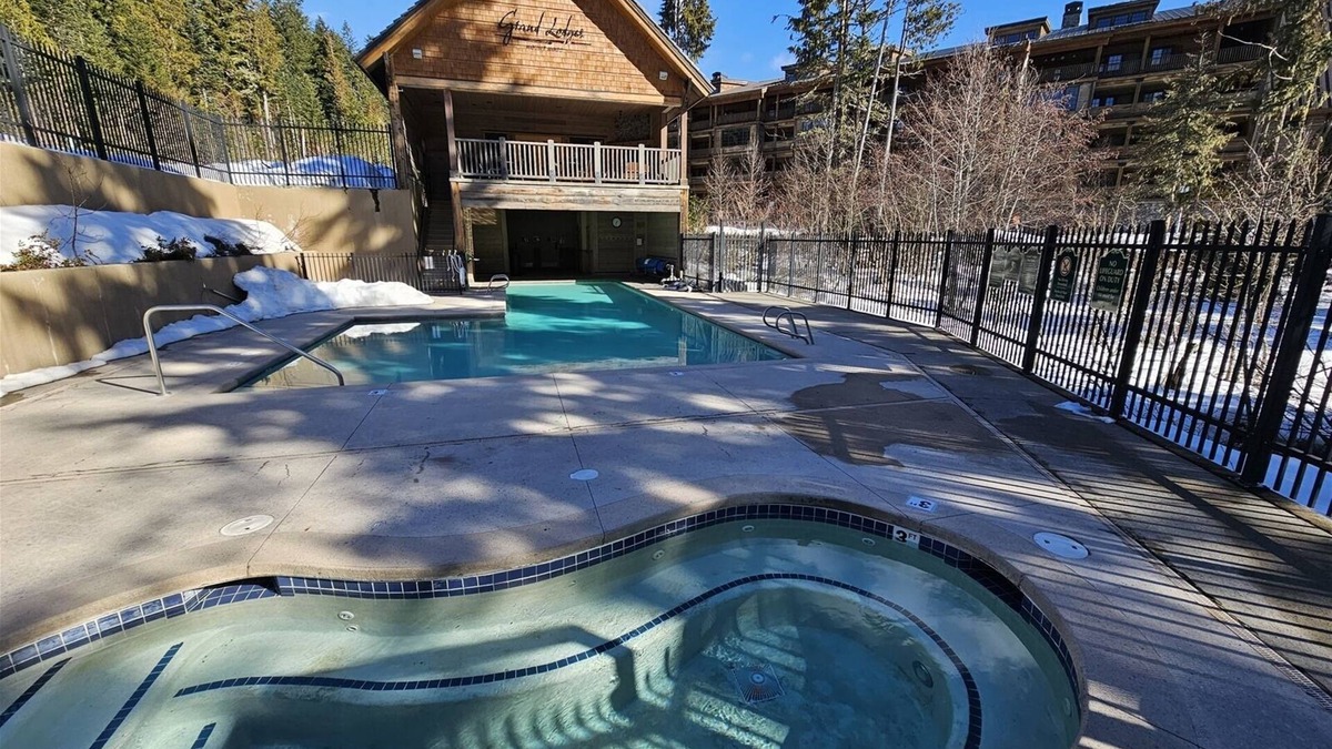 Government Camp House | Grand Lodge 1 at the Official Collins Lake Resort