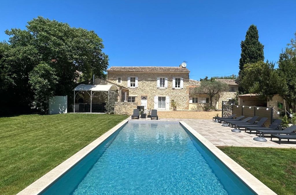 Cavaillon House | Grand Mas Provençal rénové avec piscine-plage