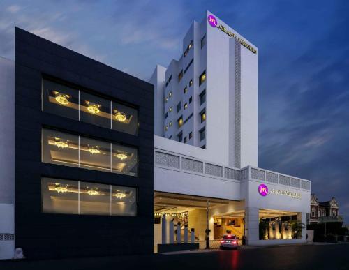 Sayajiganj Hotel | Grand Mercure Vadodara Surya Palace