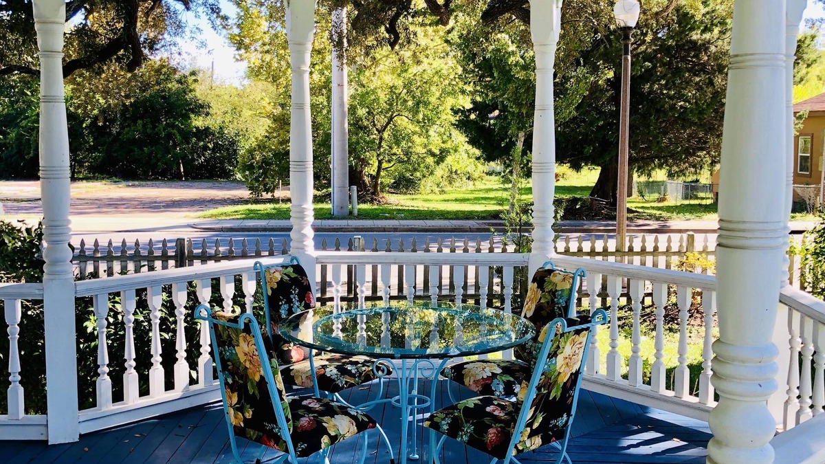 Biloxi House | Grand old house ! Definitely won’t disappoint!