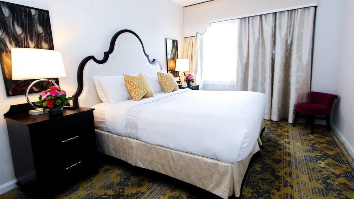 Kalorama Heights Hotel | Grand One Bedroom Suite King, Complimentary Coffee, Capital Views