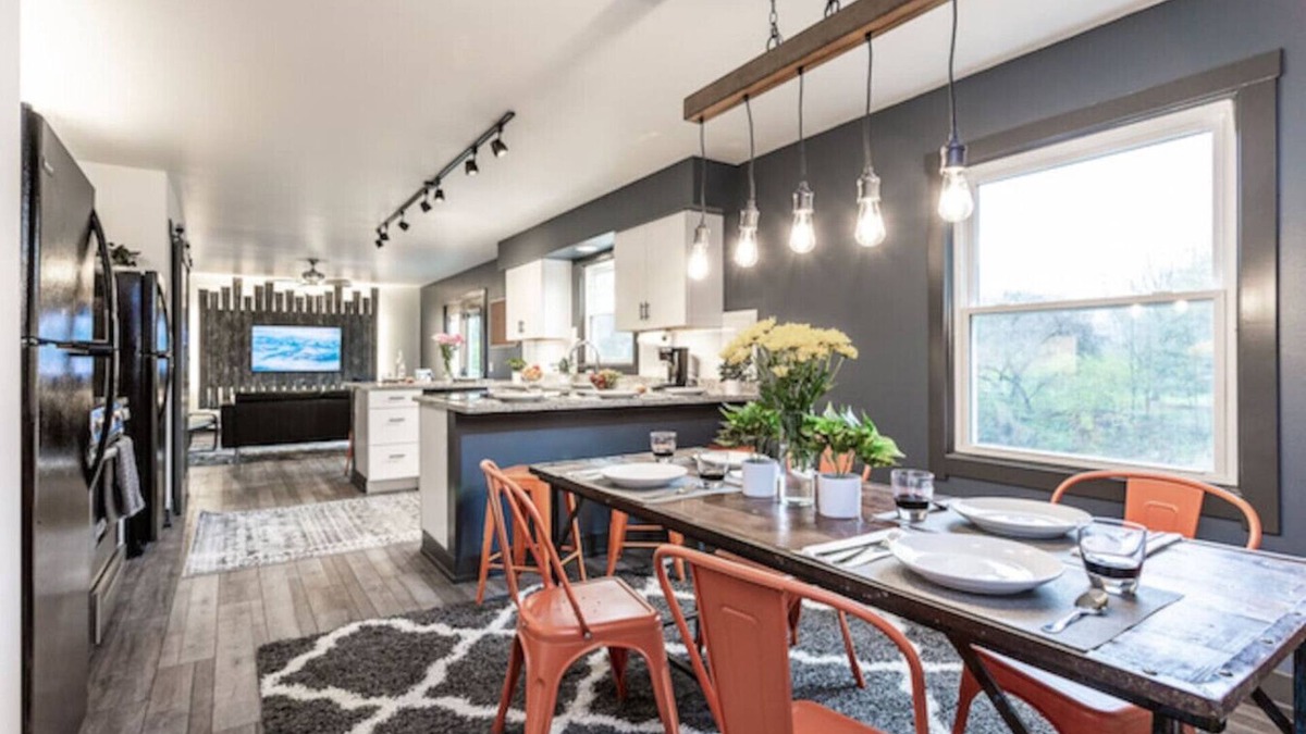 Westfield House | Grand Park Team Stay 5BD/2.5BA/4BR/Deck/Yard