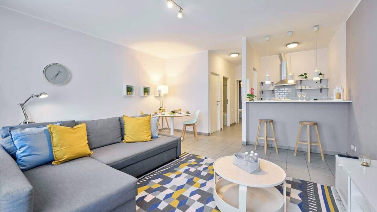 Lower Town Apartment | Grand Place Historic Retreat 2