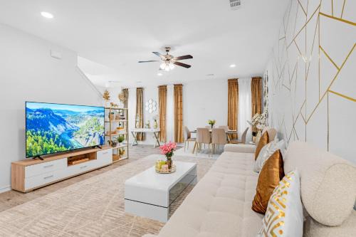 Grand Prairie House | Grand Prairie Gem Near DFW airport AT&T Stadium