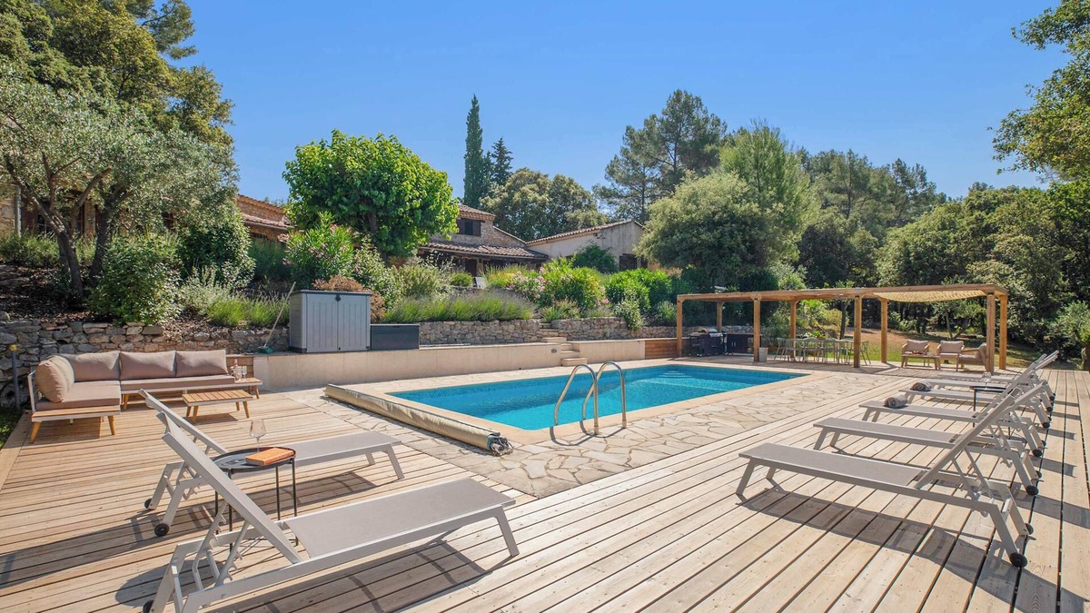 Callas Villa | Grand Provencal 5-Bedroom Stone Villa with Pool